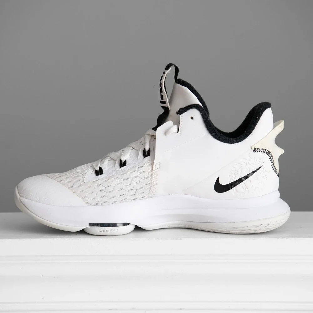 Nike LeBron Witness 5 Basketball Court Sneakers Mens 11 White Black CQ9380-101